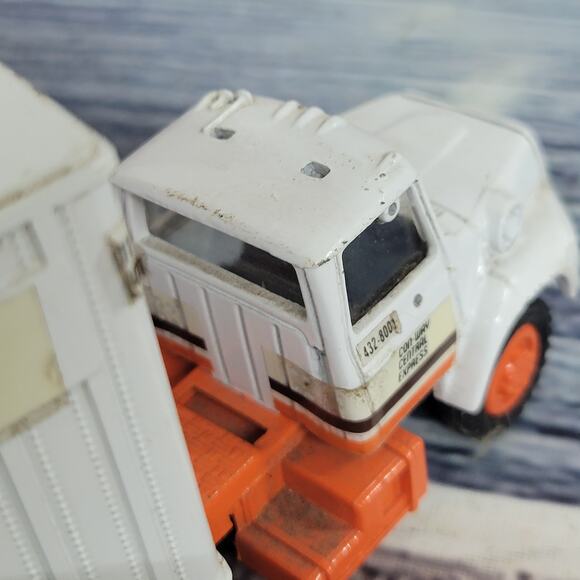 Vintage Tonkin CCX Ford areo semi and pup trailer die-cast white/orange - Picture 11 of 13